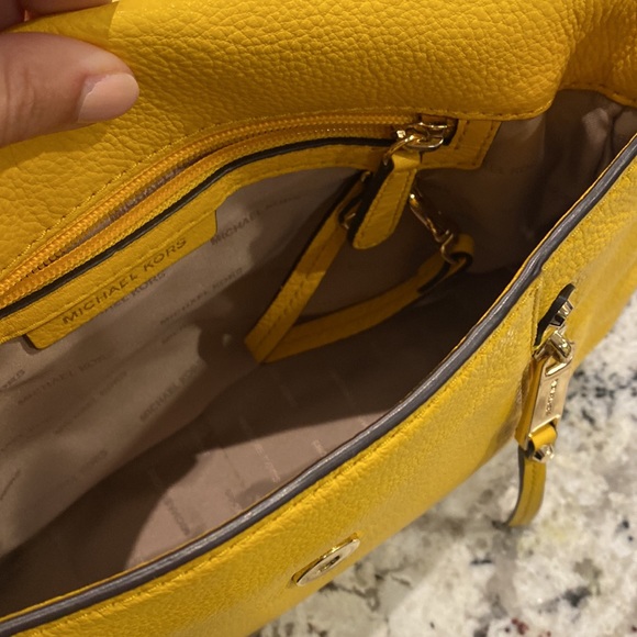 MK handbag with adjustable strap attachment - Picture 5 of 15